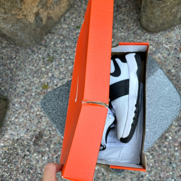 ✨ NIKE TEAM HUSTLE D 8 SNEAKERS ✨ - Picture 10 of 11